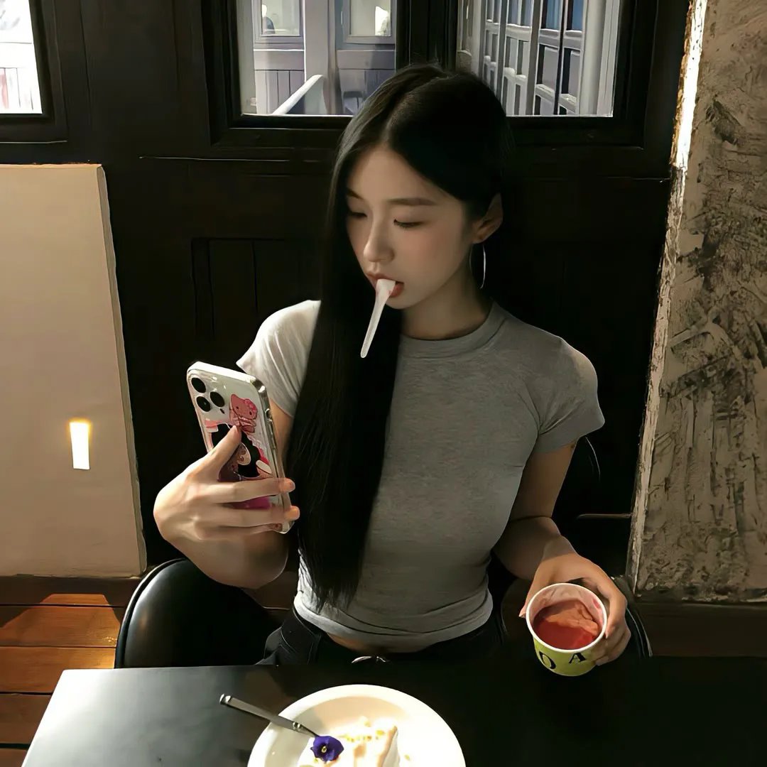 游艇藏春